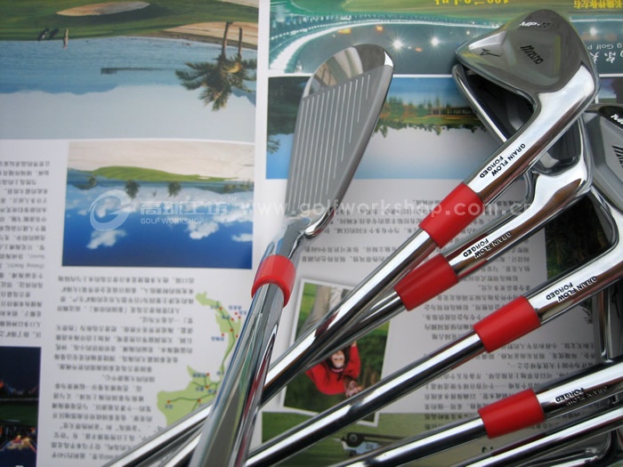 mizuno mp63 红色.jpg